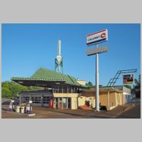 R. W. Lindholm Service Station (1956-58), 202 Cloquet Ave, Cloquet, Minnesota, photo McGhiever, Wikipedia.jpg